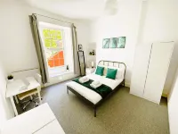 4 Bedroom Modern Spacious Apt - Edinburgh Old Town Hotels in Newington