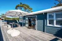 The Cottage on Waikare, Oneroa | Be My Guest Hotels near Little Oneroa Beach