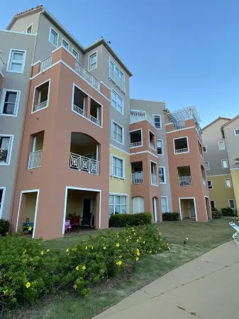 Beachfront Modern Studio next to Wyndham Hotel