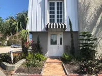 LUXURIOUS TOWNHOUSE BY THE BEACH-7 BED-2.5 BATH-SLEEP UP TO 9 - 1400+ sqft Hotels near Orchid Beach