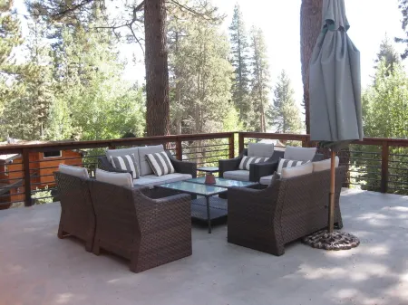 Spacious Incline Village Home, HotTub, Decks & Fireplaces SPECIAL WEEK RATES