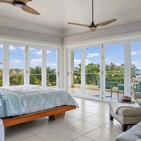 Casa Bravo-Premier BEACH VIEW- Shacks Beach-Near Villa Montana Beach Resort
