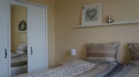 Friendly bungalow behind the dike to the IJsselmeer and beach - Wi-Fi