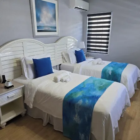 Modern Townhouse Located Near To City, Public Transport, Restaurants And Beaches