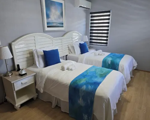 Modern Townhouse Located Near To City, Public Transport, Restaurants And Beaches Hotels in Warwick