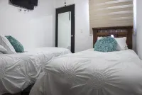 Beautiful remodeled condo near beach ! Hotel a 