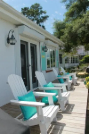 Beach Cottage - James River - Ferry End Cottages - Jamestown & Williamsburg