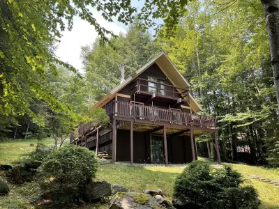 Peaceful Lakefront Chalet
