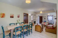 Makrigialos: Artemis holiday Villa with private swimming pool, sea view, Wifi Hotels in Makris Gialos