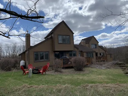 Newly remodeled, Located in Galena Territories. Small dogs OK under 25 LBS