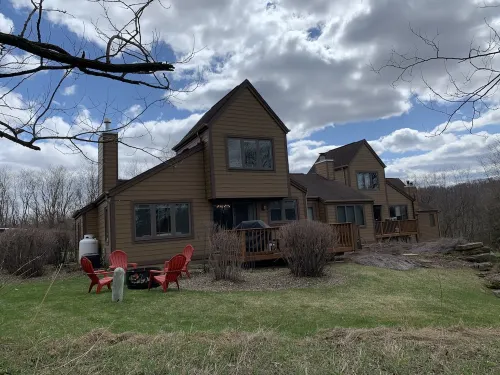 Newly remodeled, Located in Galena Territories. Small dogs OK under 25 LBS