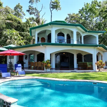 Newly Listed Marvelous Jungle Oasis with Ocean Views Отели в г. Савегре