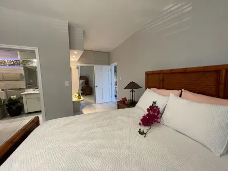 Breathtaking Island Views, Excellent Proximity to Major Beaches and More Отели в г. Нортсайд