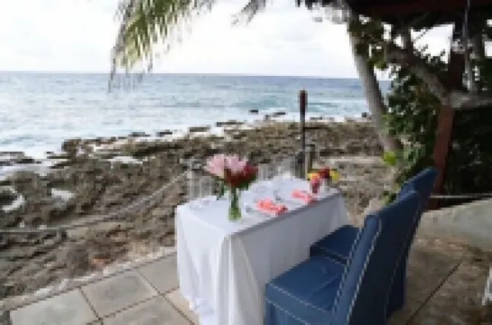 Studio directly on the Cane  Bay Beach ! Wake up to the sounds of the waves !