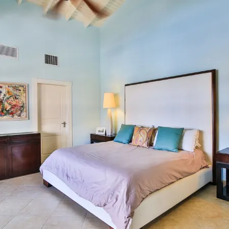 Porto Cupecoy : Spacious 2 BRS condo on Porto Cupecoy Marina