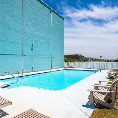 Swell Life Oceanfront Condo, Pup Friendly, Pools