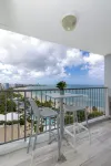 5 minutes to SJU airport, Steps to Isla Verde Beach, 15th Fl. w/Prkg @ESJ Towers