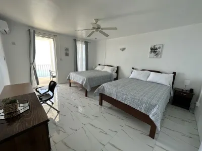 Spacious apartment near attractions with a wonderful view! Các khách sạn ở 