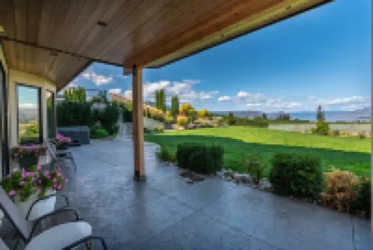 Grand Vineyard Estate Home Exceptional Place Best Location in Penticton