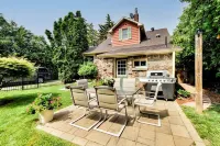 Niagara Wine Country Cottage Hotels near Sue-Ann Staff Estate Winery