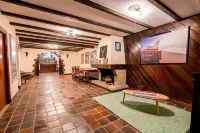 9 Rooms. 600 sqm house. 3000 sqm garden. 500 sqm Parking.