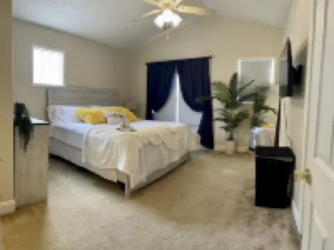 5 minutes to Cherry point! Family-sized townhouse with fireplace & balcony Hoteles en Havelock