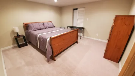 Beautiful Large Private Downstairs Area-Great Location-8 guests stay comfortably Отели рядом с достопримечательностью «Packy Romans Park»