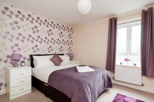 Westside Apartments :Cosy 2 Bed 2 Bath Flat