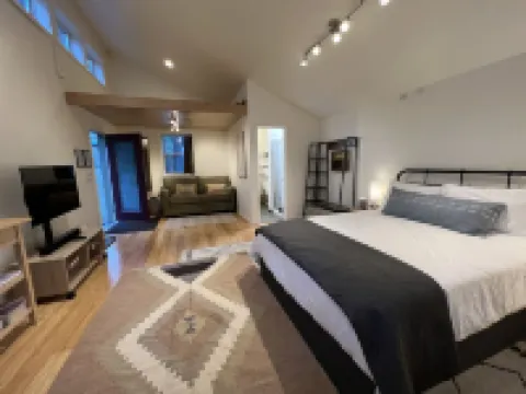 Artist's Studio wake up in the Ponderosa Pines. Grand Canyon, Sedona, Flagstaff. 卡馳納山莊酒店