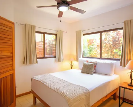 Villa Del Sol, steps to Dominical Beach with Private Pool! Hotels in Dominical