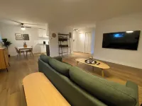 ENTIRE 1 BEDROOM APARTMENT by UW RESEARCH PARK Hotels in Waterloo