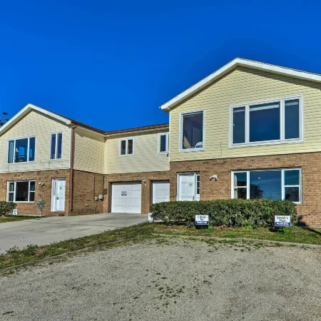'East of the Sun' Beachside Apartment w/ Deck!