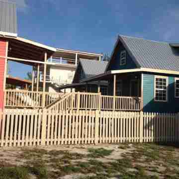 Turtle Cottage with a pool Hotel Exterior