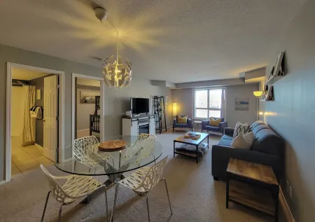 Cozy Invermere Condo by the water
