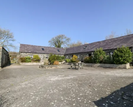 Bwthyn y Dderwen Hotels in Llannor
