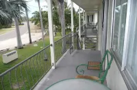 Ocean Breeze Units Hotels in Bowen