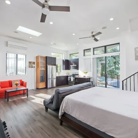 Modern Loft Rooftop Deck Venice Beach Studio Bedroom Apts by RedAwning