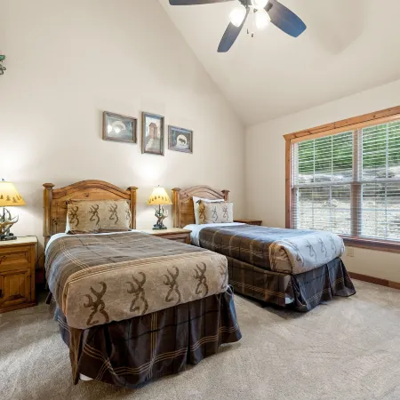 Dakota Lodge 2 Bedroom Home by RedAwning