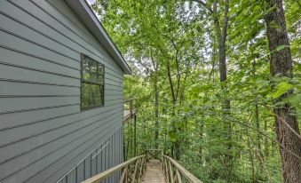 Getaway on Center Hill Lake w/ Decks & Water Views