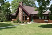 Foggy Mountain Lodge Hotels near Fat Daddy's Place