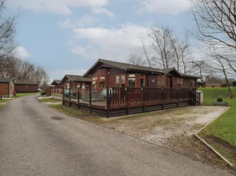 Lakeside 18 Отели рядом с достопримечательностью «Hyning Monastery»