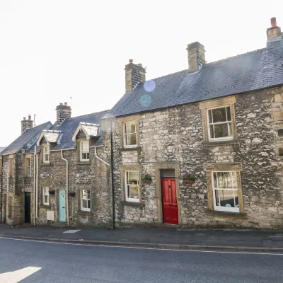 Knoll Cottage Hotels near Bakewell Old House Museum