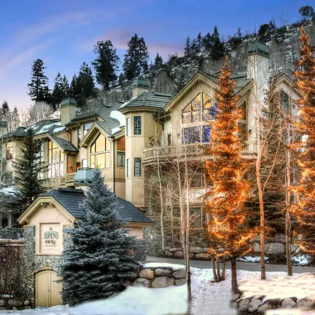 Ski in Ski Out Townhome in Rocky Mountain Access to Elkhorn Chairlift by Redawning
