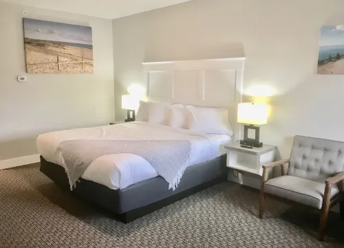 Empire Lakeshore Inn - parking