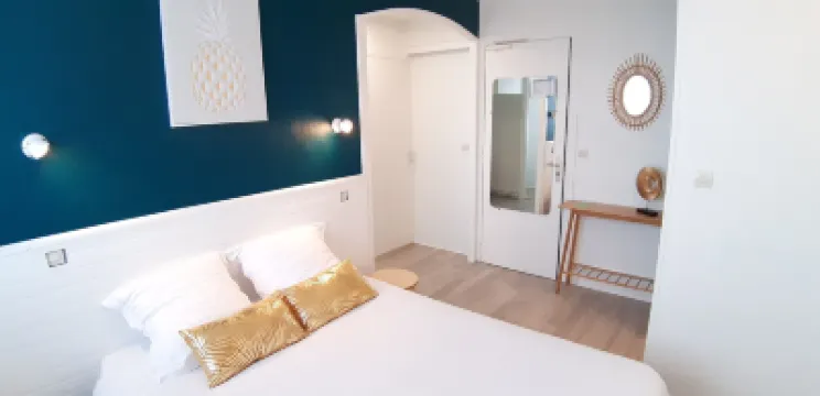 Hôtel la Croisette & Restaurant Bistrot Gantier en Centre Ville パレ・デ・コングレ公園周辺のホテル