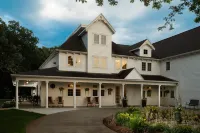 The Oakwood Inn Okoboji - Homestays
