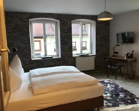 FAHR AWAY • Weinbar & Hotel Hotels in Volkach