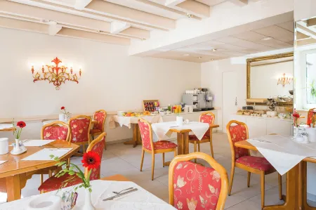 Hotel Garni Bodensee Отели в г. Брегенц