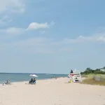 East Hampton Art House Bed and Breakfast - Strand
