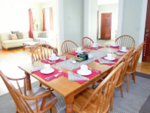 24 East Main Street B&B Hotels in Canton